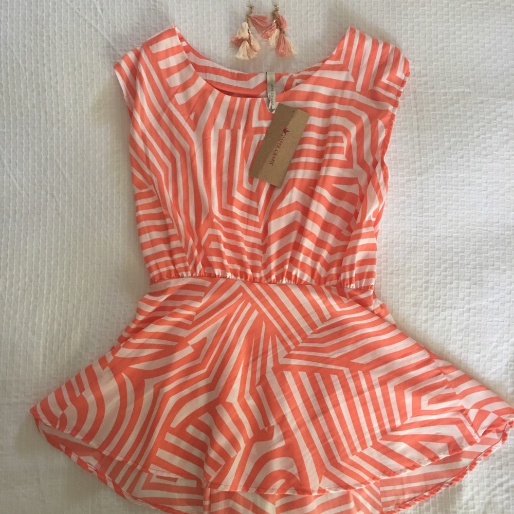 🍑 NWT Paper Crane Peplum Top, Size Large